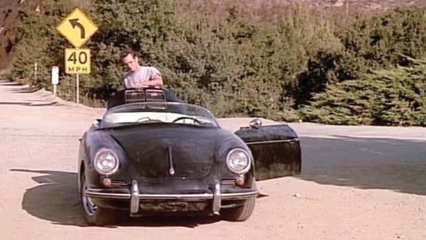 Addio al divo di Beverly Hills 90210 Luke Perry: nel telefilm alla guida di una Speedster